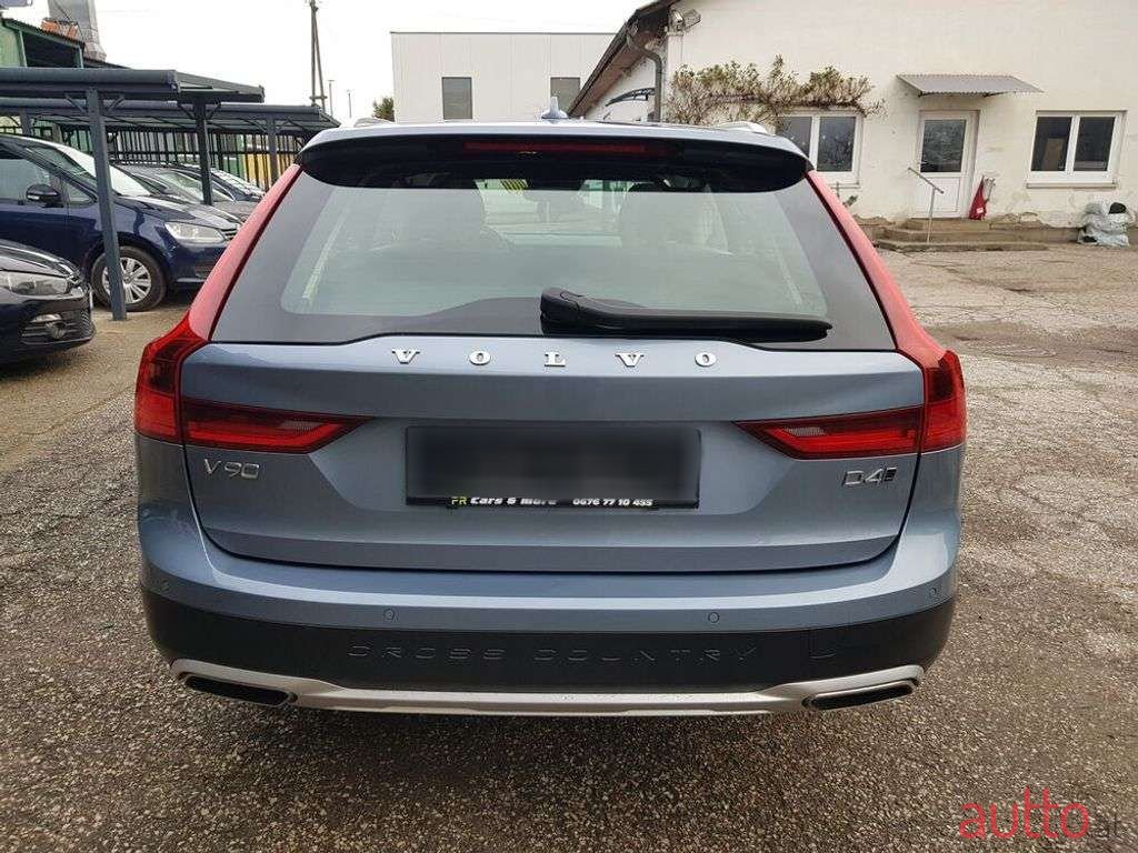 2019' Volvo V90 photo #5