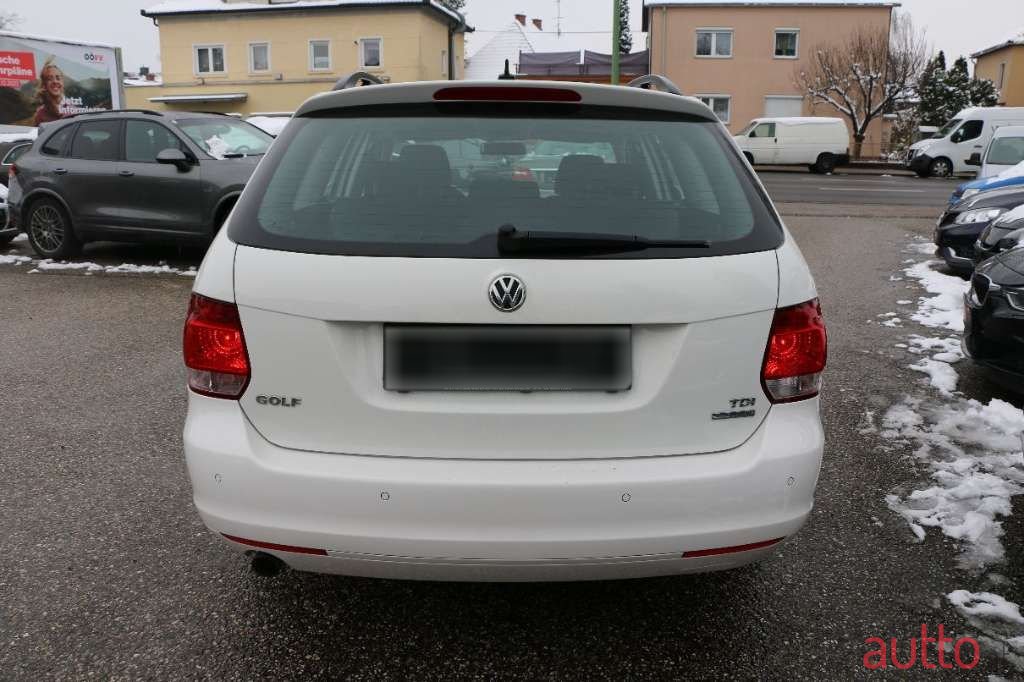 2010' Volkswagen Golf photo #5