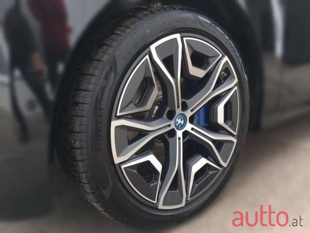 2024' BMW iX photo #5