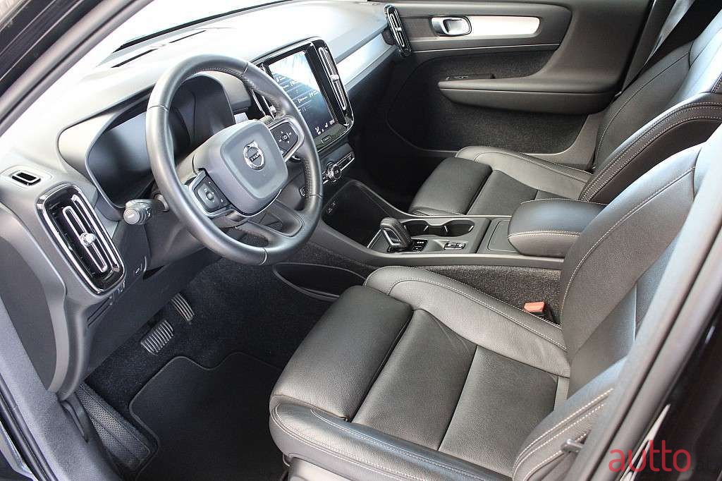 2020' Volvo Xc40 photo #3