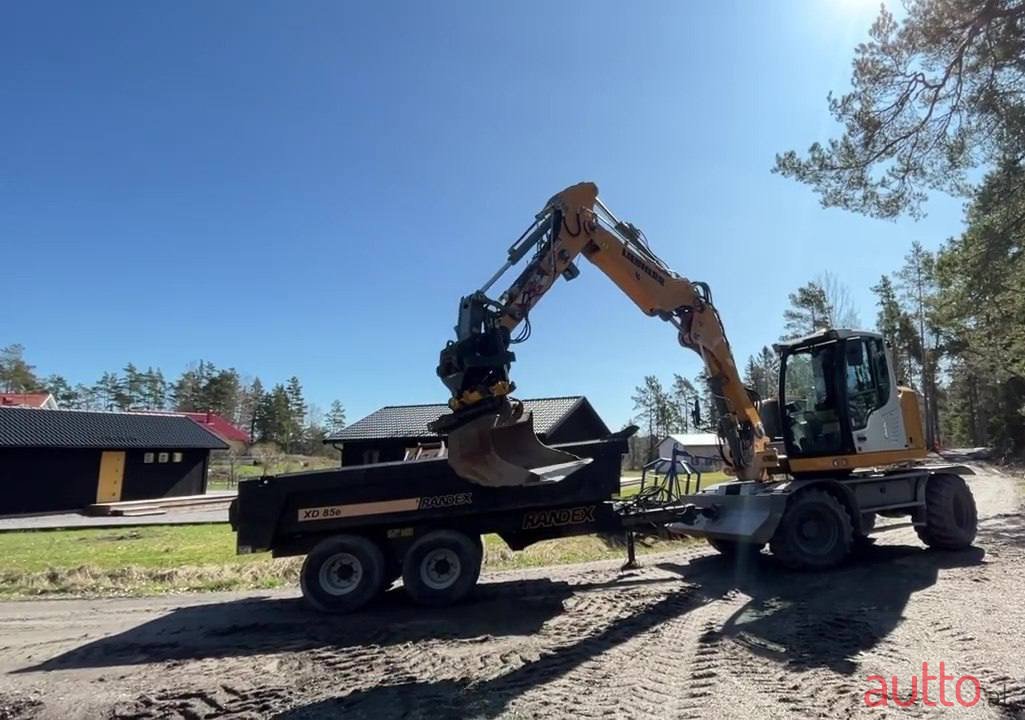 2017' Liebherr A910 Compact Litronic photo #1