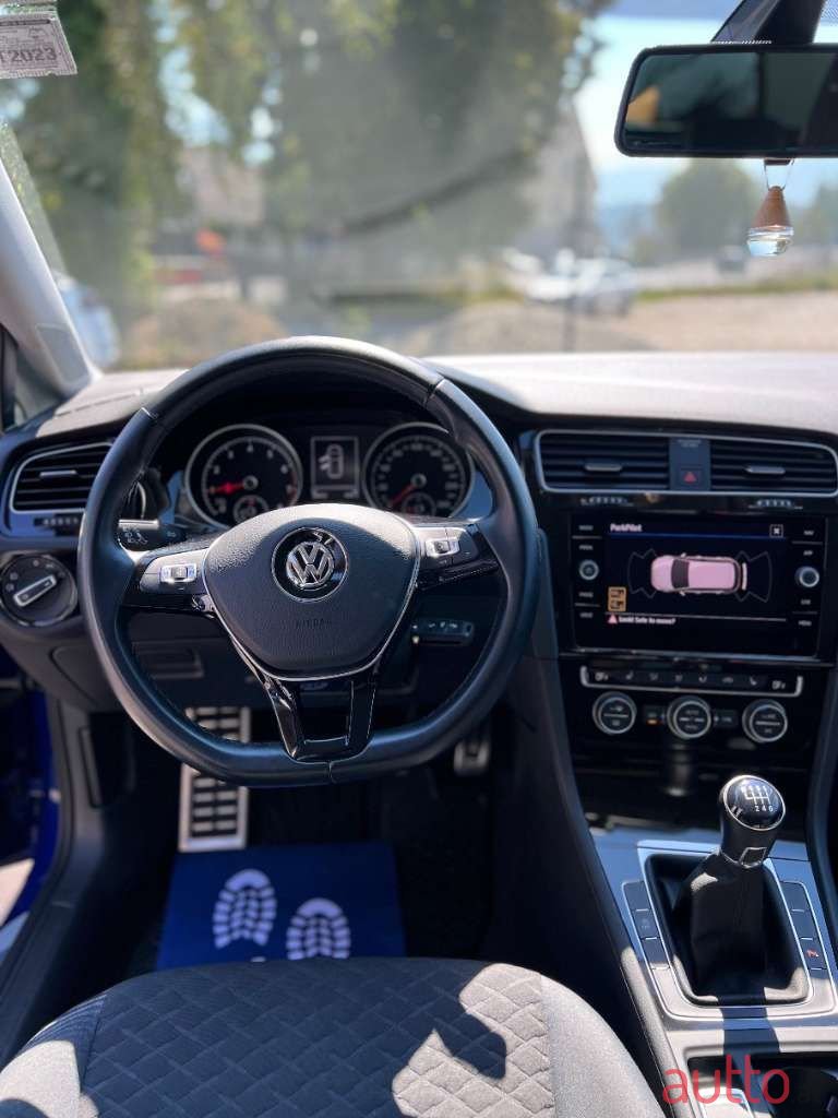 2019' Volkswagen Golf photo #4