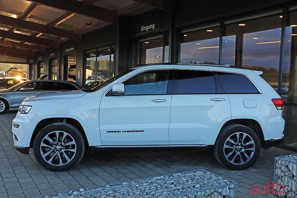 2017' Jeep Grand Cherokee photo #2