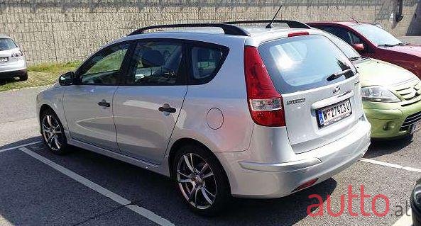 2011' Hyundai I30 photo #2