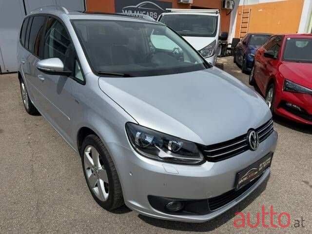 2014' Volkswagen Touran photo #2