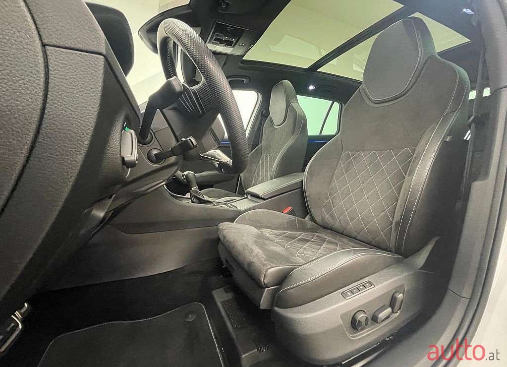 2021' Skoda Superb photo #5