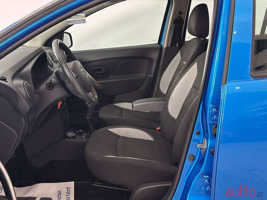 2014' Dacia Sandero photo #6