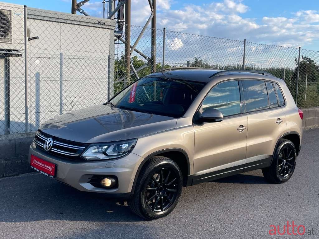 2012' Volkswagen Tiguan photo #2