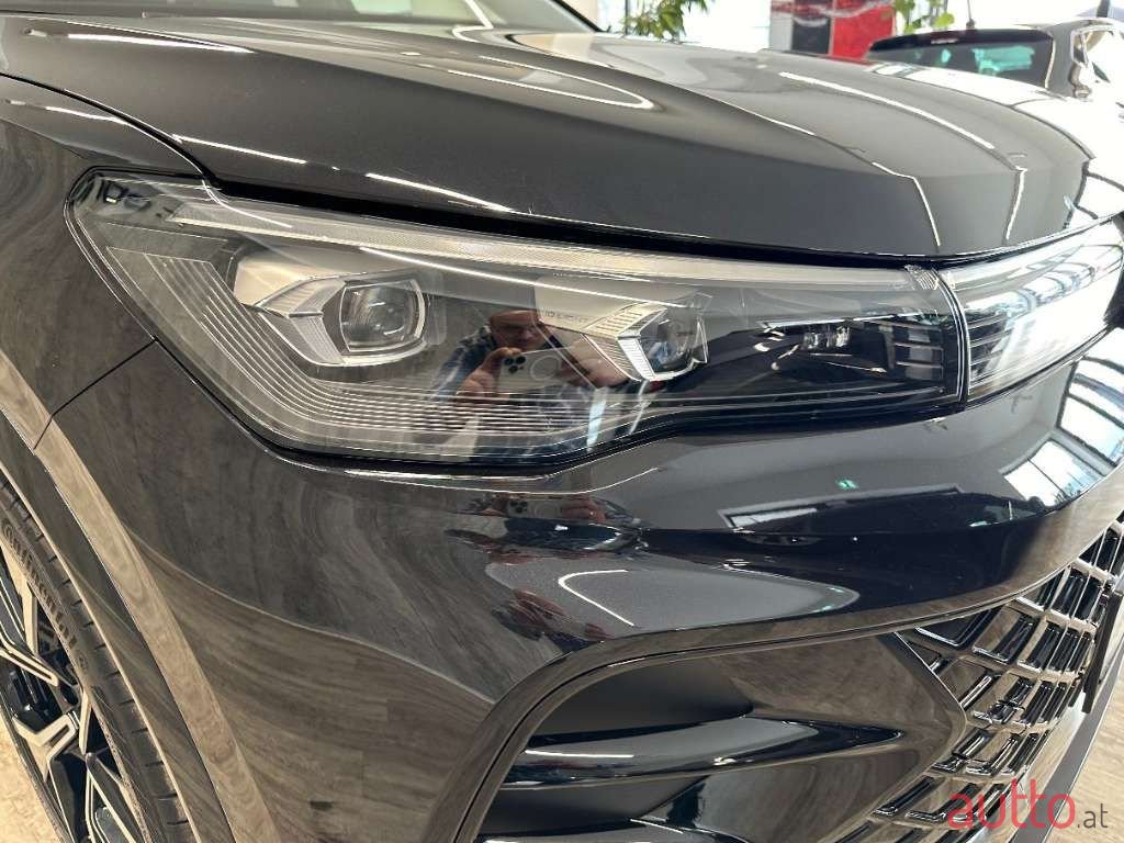 2023' Volkswagen Tiguan photo #6