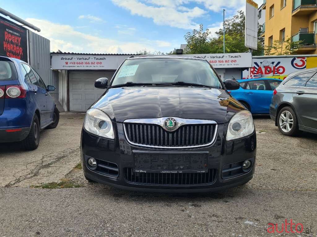 2008' Skoda Fabia photo #2