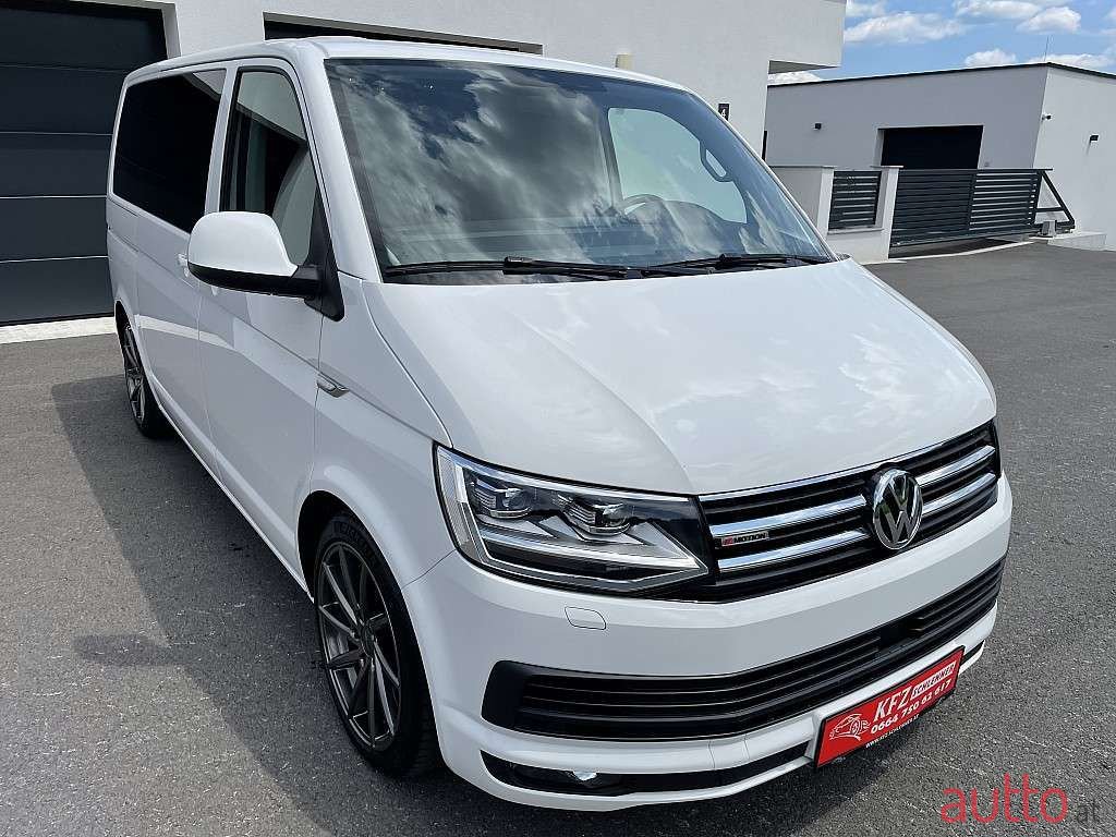 2017' Volkswagen Caravelle photo #3