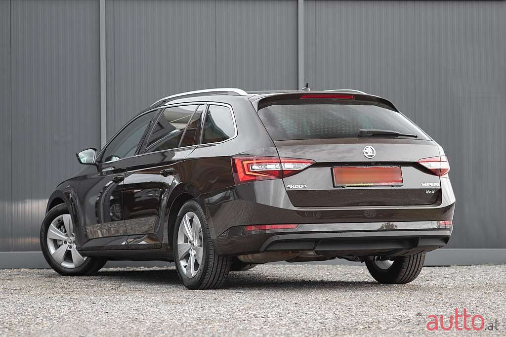2019' Skoda Superb photo #3