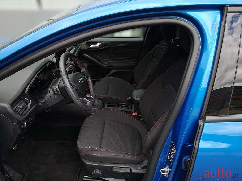 2020' Ford Focus photo #5