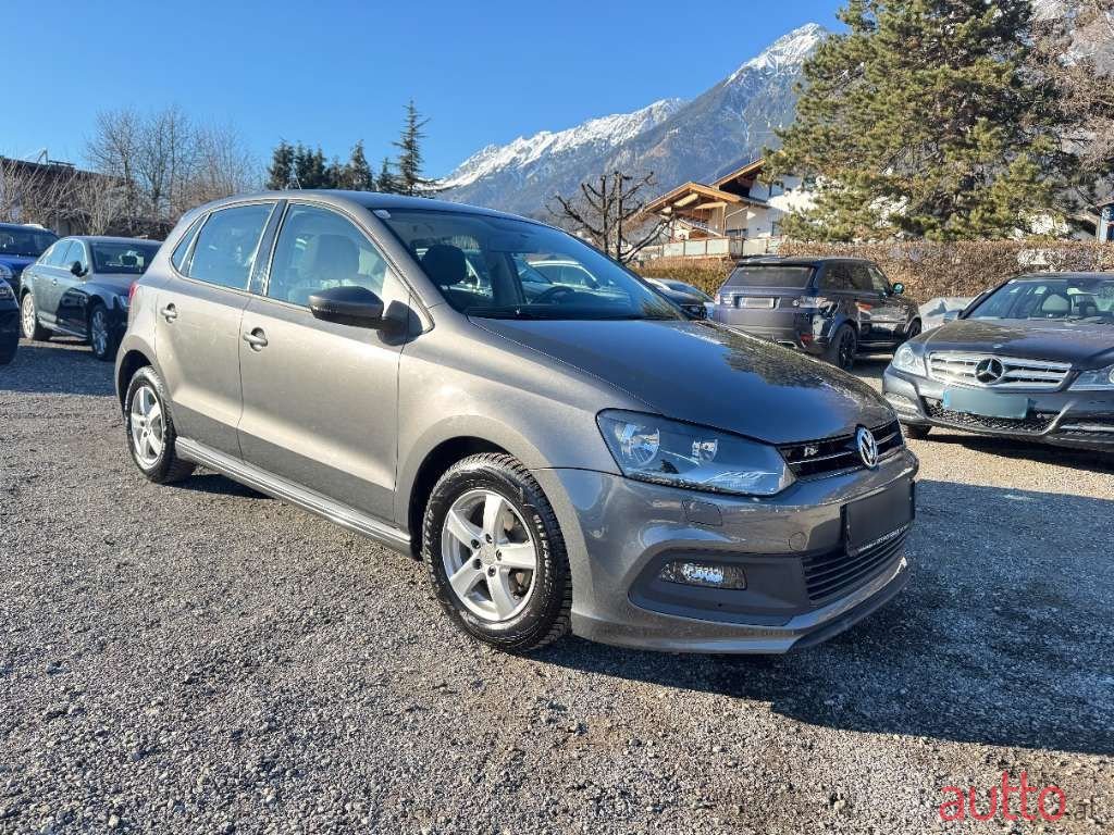 2013' Volkswagen Polo photo #5