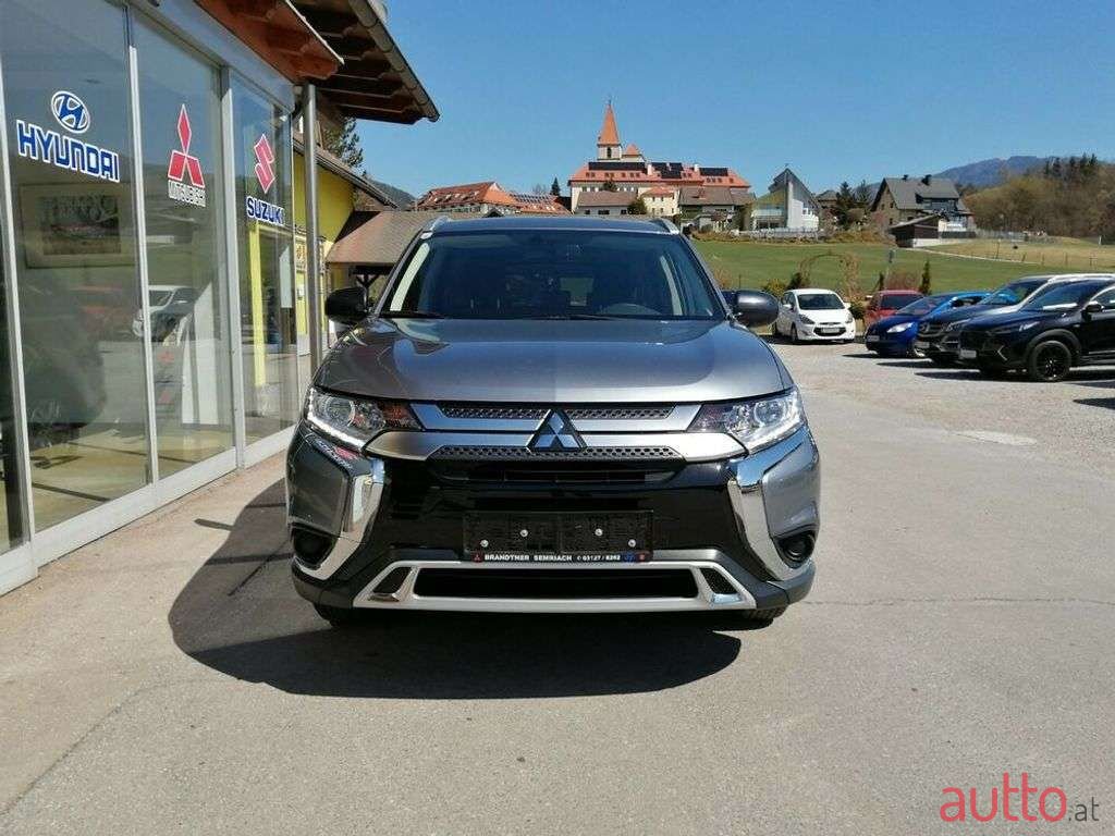 2019' Mitsubishi Outlander photo #2