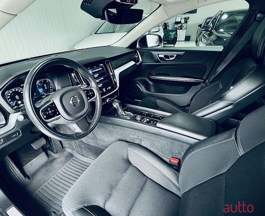 2019' Volvo V60 photo #5