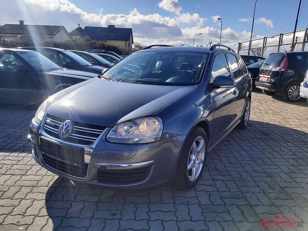 2009' Volkswagen Golf photo #2