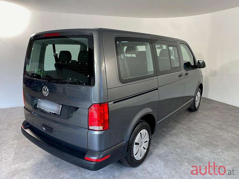 2022' Volkswagen Caravelle photo #3