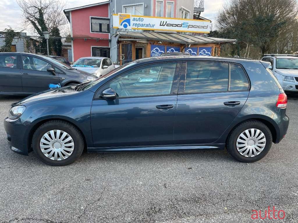 2010' Volkswagen Golf photo #4