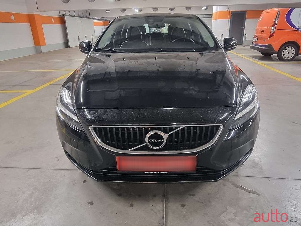 2018' Volvo V40 photo #3