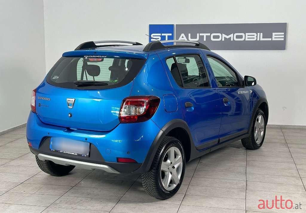 2014' Dacia Sandero photo #4