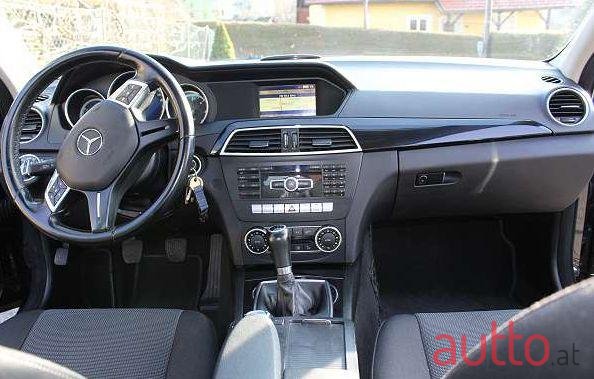 2012' Mercedes-Benz C-Klasse photo #2