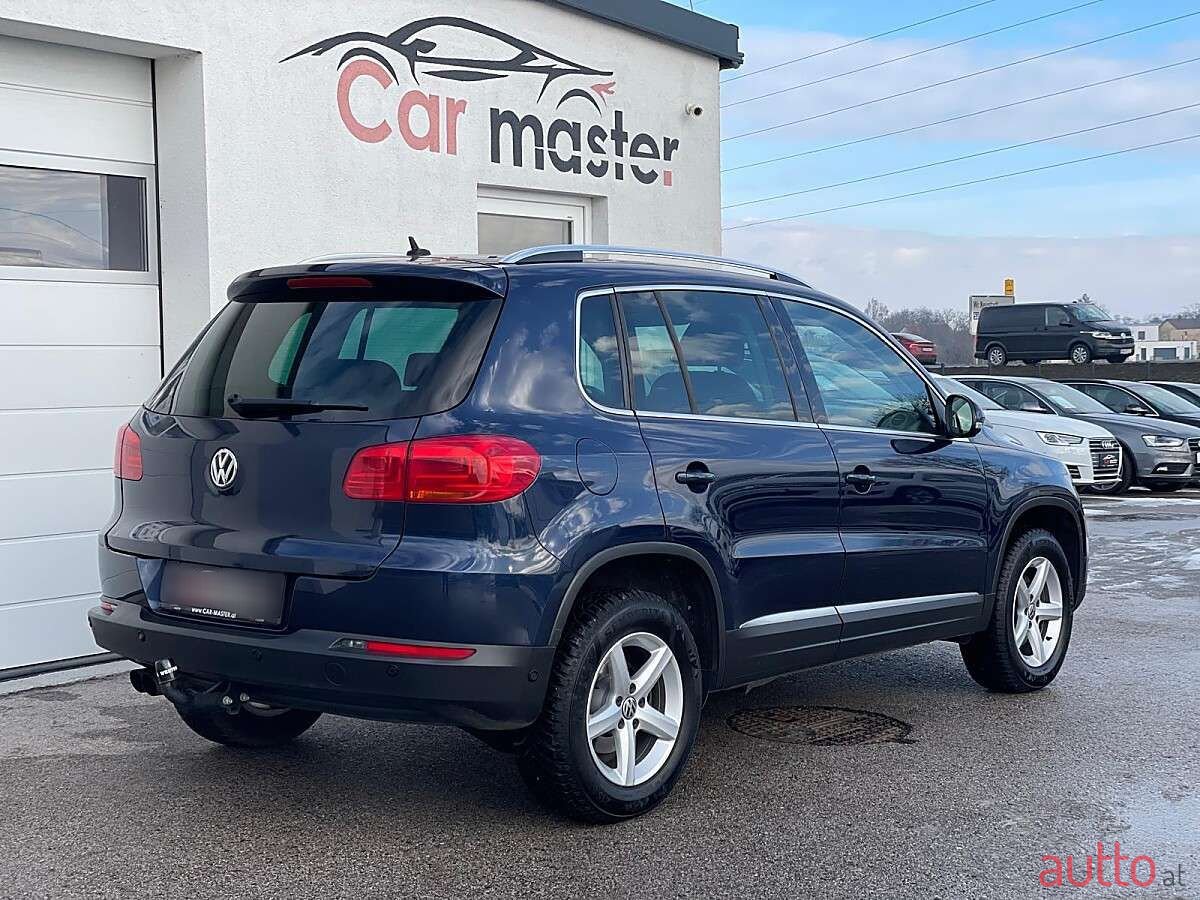 2011' Volkswagen Tiguan photo #3