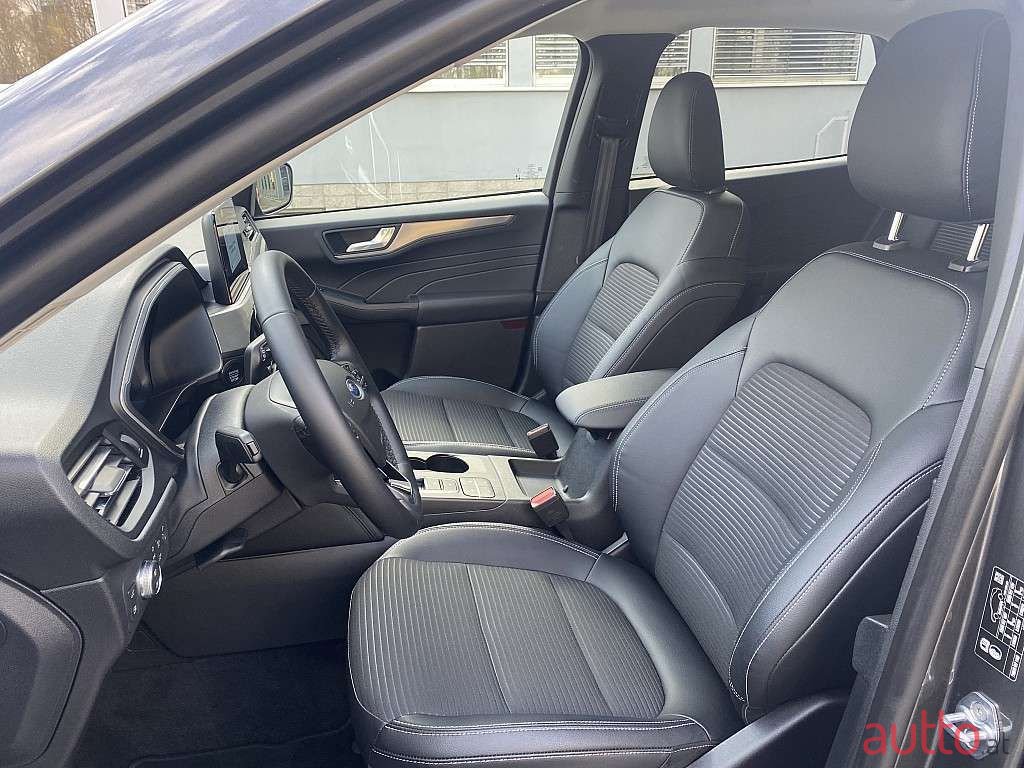 2022' Ford Kuga photo #6