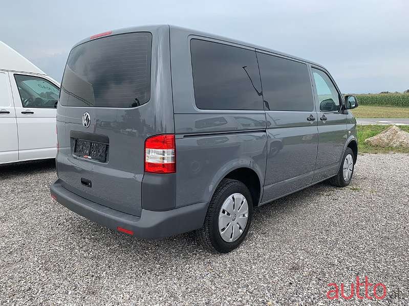 2011' Volkswagen T5 photo #3