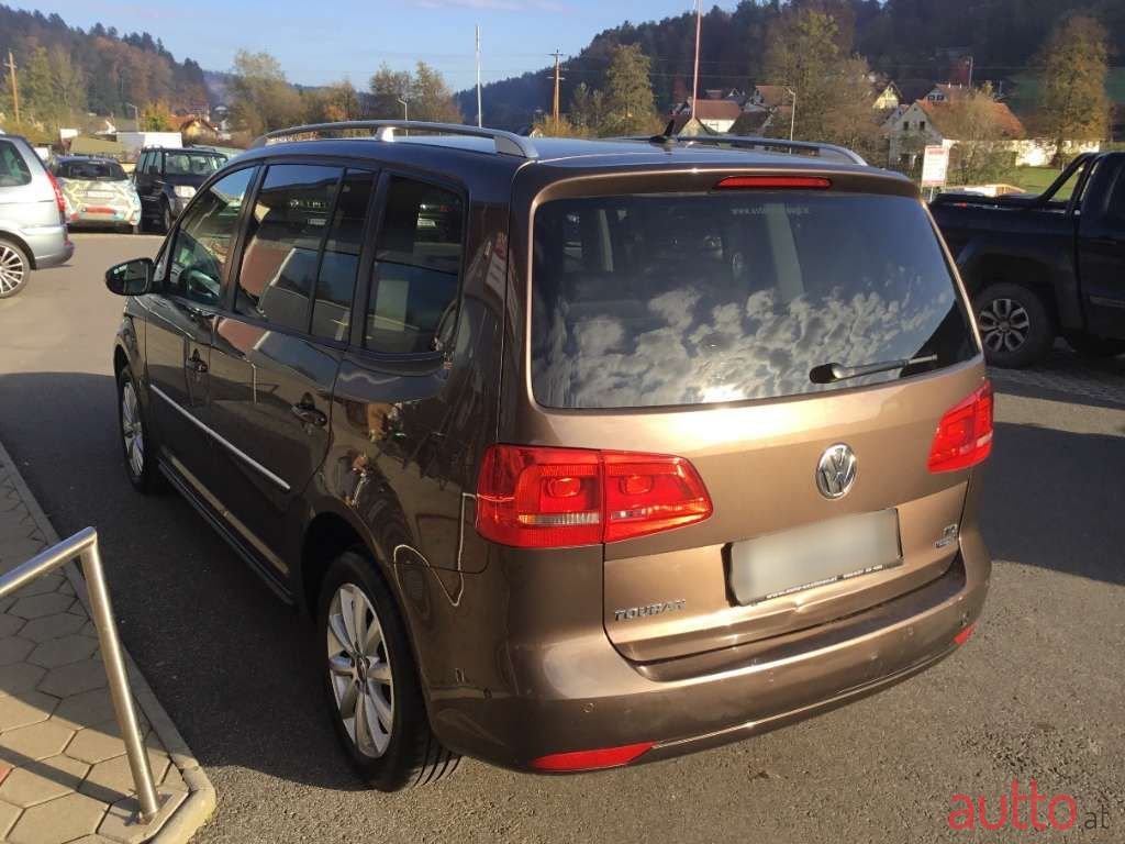 2012' Volkswagen Touran photo #6