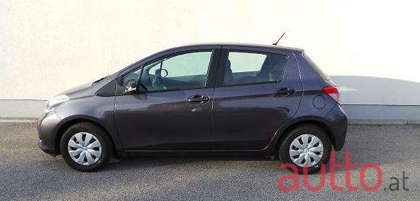 2014' Toyota Yaris photo #2