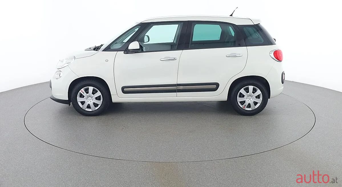 2016' Fiat 500L photo #2