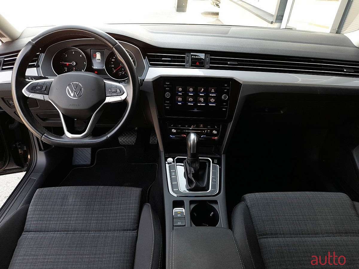 2021' Volkswagen Passat photo #3