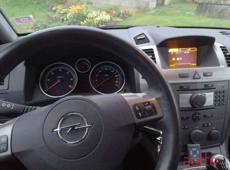 2007' Opel Zafira photo #1