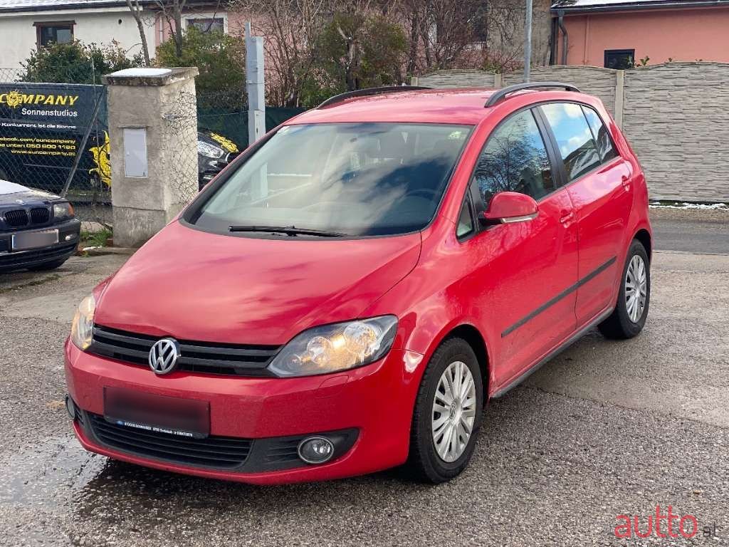 2010' Volkswagen Golf photo #1