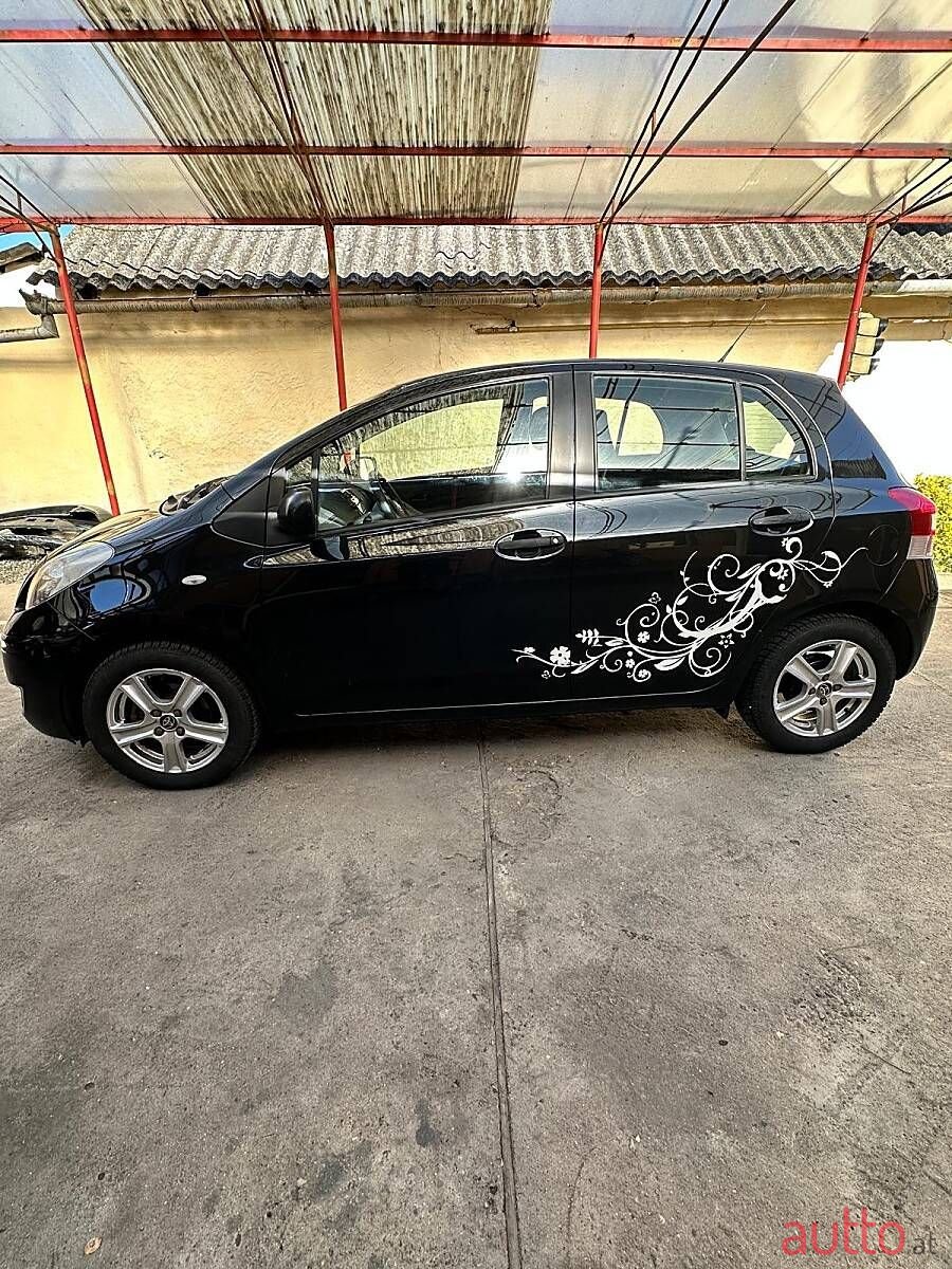 2010' Toyota Yaris photo #3