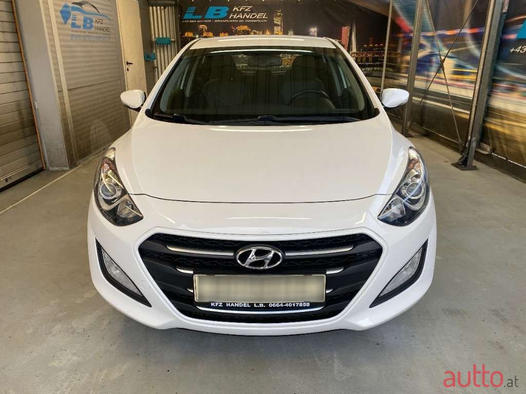 2017' Hyundai i30 photo #2