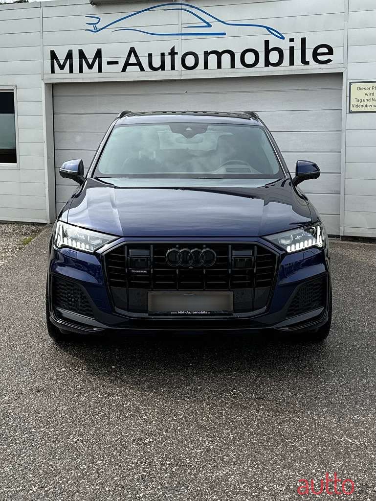 2020' Audi Q7 photo #3
