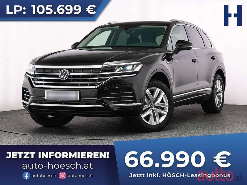 2023' Volkswagen Touareg photo #1