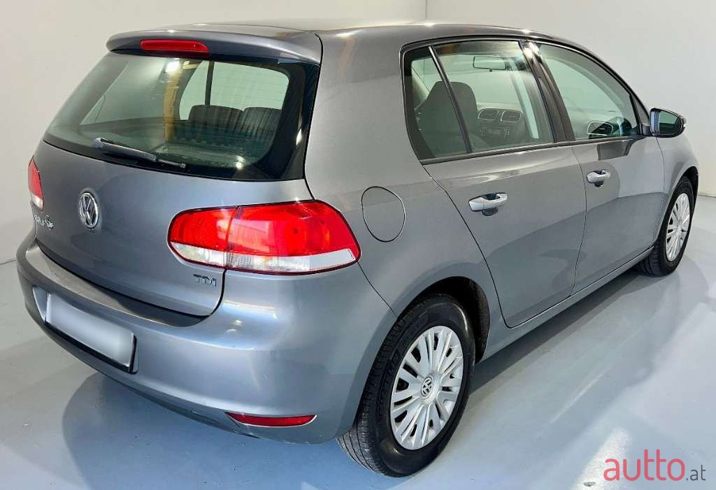 2011' Volkswagen Golf photo #4