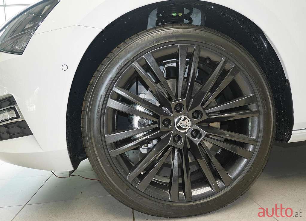 2023' Skoda Superb photo #4