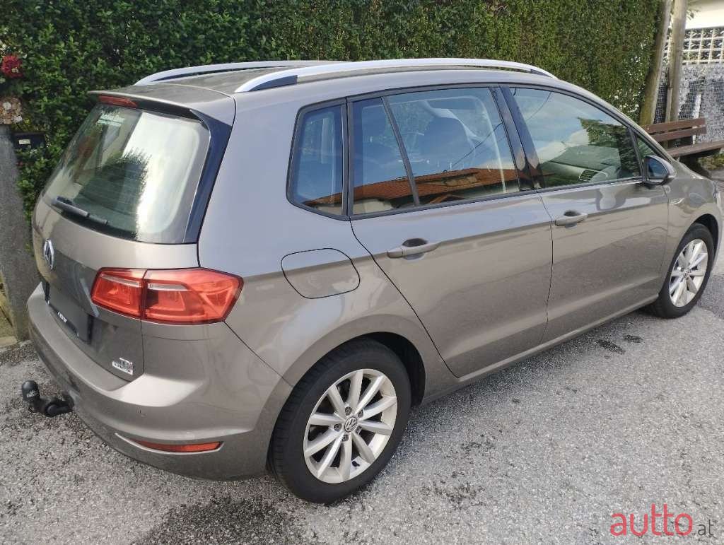 2015' Volkswagen Golf photo #2