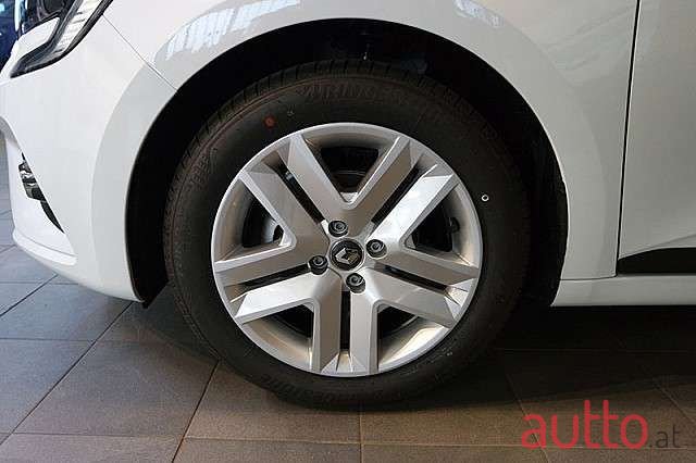 2022' Renault Clio photo #3