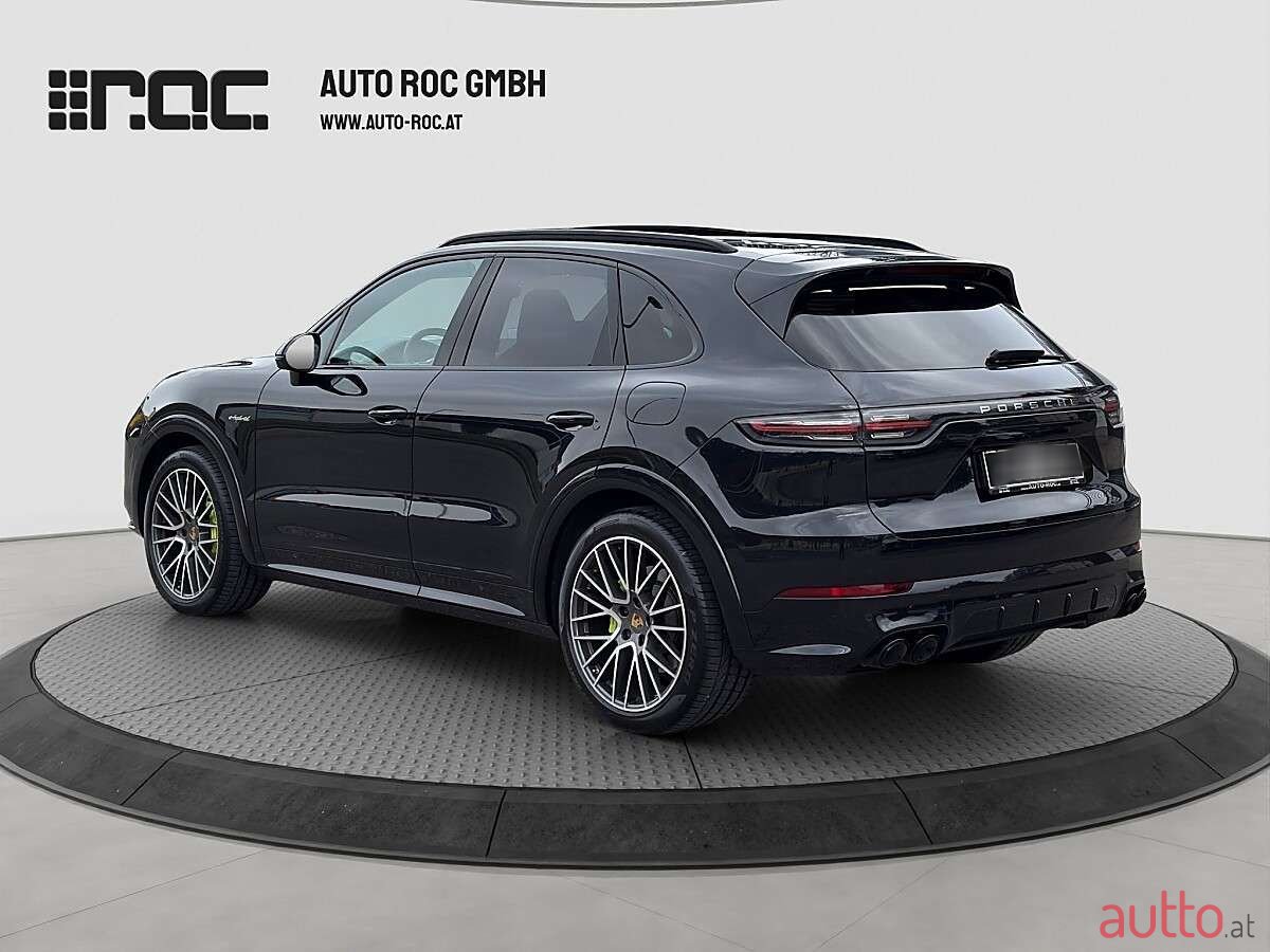 2021' Porsche Cayenne photo #3