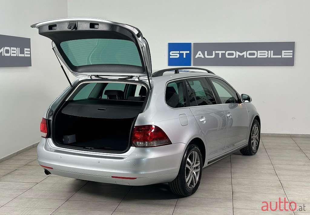 2010' Volkswagen Golf photo #5