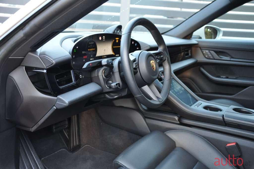 2023' Porsche Taycan photo #2