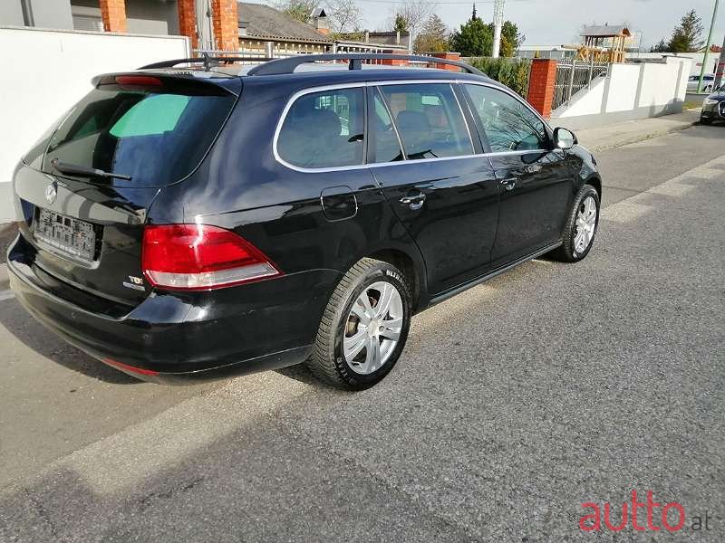 2011' Volkswagen Golf photo #4