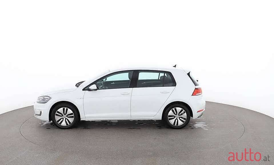 2017' Volkswagen Golf photo #5