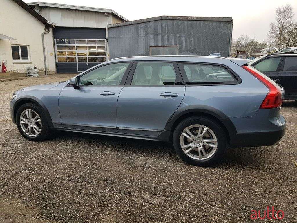 2019' Volvo V90 photo #3