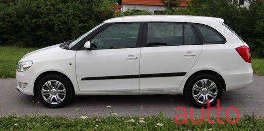 2012' Skoda Fabia photo #2